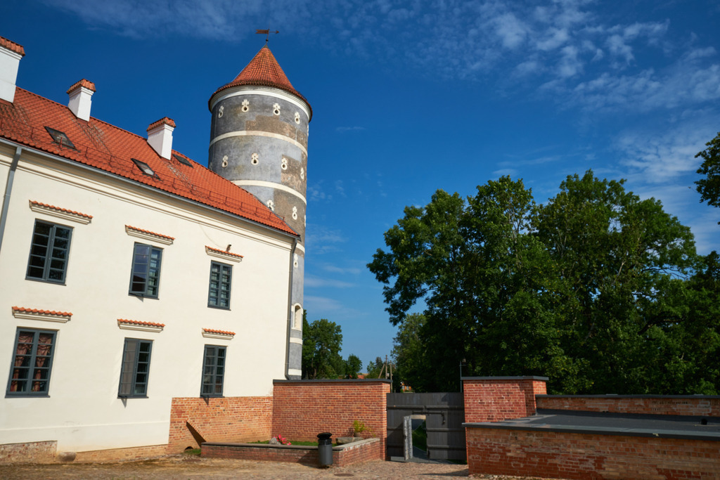Schloss Panemune am Ufer der Memel | Litauen - August 15, 2022: Schloss Panemune am Ufer der Memel. - Realisiert mit Pictrs.com