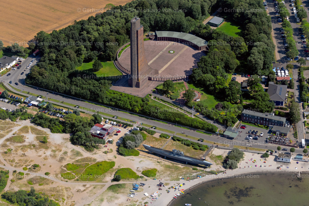 4037954 | LABOE 07.08.2020 Sehenswürdigkeit und Tourismus- Attraktion des Geschichts- Denkmal  Marine - Ehrenmal der Deutschen U-Boote am Strand in Laboe im Bundesland Schleswig-Holstein. Weiterführende Informationen bei: Deutscher Marinebund e.V.. // Tourist attraction of the historic monument  Marines - Memorial of Germans U-boats at the beach in Laboe in the state Schleswig-Holstein. Further information at: Deutscher Marinebund e.V.. Foto: Gerhard Launer