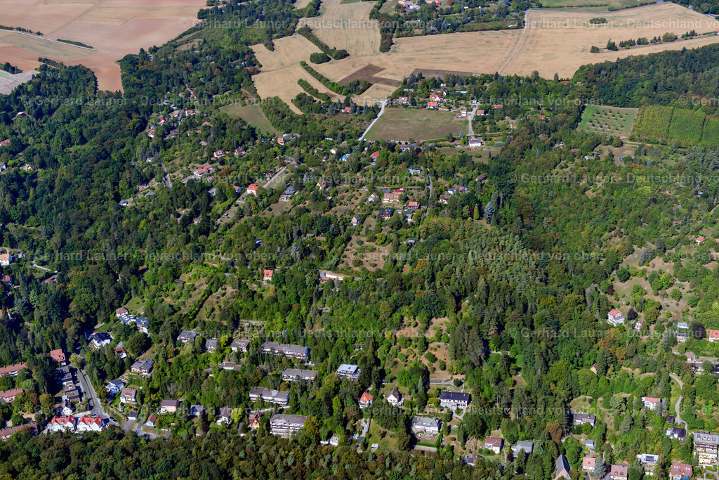 3650689 | STEINBACHTAL 13.09.2016 Von Wald und Forstgebieten umgebener Ortskern der Straßen und Häuser und Wohngebiete in Steinbachtal im Bundesland Bayern, Deutschland // Surrounded by forest and forest areas center of the streets and houses and residential areas in Steinbachtal in the state Bavaria, Germany Foto: Gerhard Launer