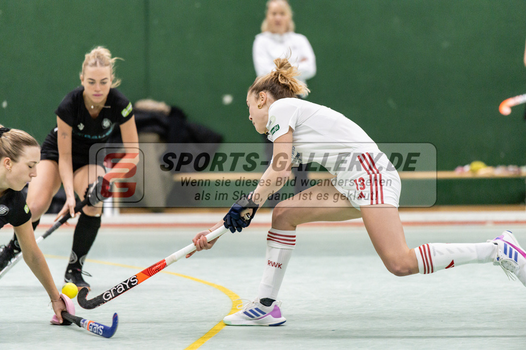 SFE_20250112_0034 | Köln, Deutschland, 12.01.2025:  ßHockey 1. Bundesliga Damen Rot-Weiss Köln - Schwarz-Weiß Köln im KTHC Stadion Rot-Weiss Köln Tennis and Hockey Club am 12.01.2025 in Köln, Deutschland. (Foto von Stephan Fehrmann)Köln, Germany, 12.01.2025: ßHockey 1. Bundesliga Damen Rot-Weiss Köln - Schwarz-Weiß Köln in KTHC Stadion Rot-Weiss Köln Tennis and Hockey Club at 12.01.2025 in Köln, Deutschland. (Foto from Stephan Fehrmann)