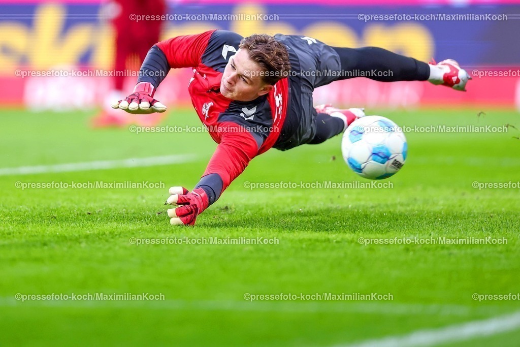 1FC25012501015 | 25.01.2025, Fußball, 1. FC Köln - SV 07 Elversberg, 2.. Fußball Bundesliga, 19. Spieltag, RheinEnergie-STADION, Saison 2024 2025: Torwart Jonas Urbig (FC Köln #40)DFB regulations prohibit any use of photographs as image sequences and or quasi-video.