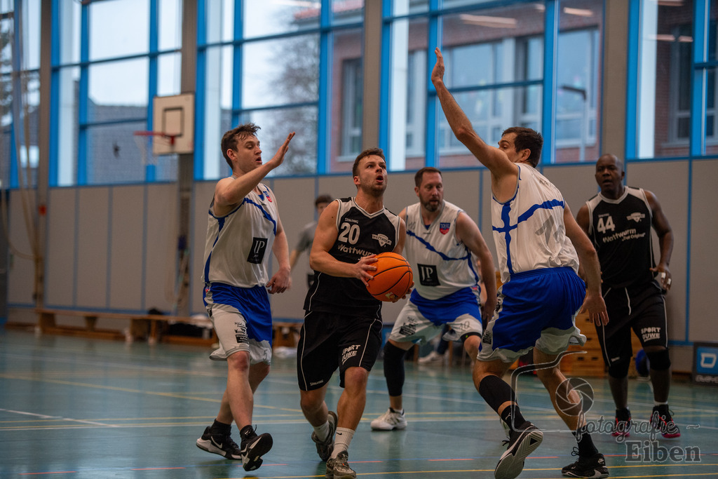 VFL Rastede 2-VfL Edewecht Wattworms | VFL Rastede II (weiß)-VfL Edewecht Wattworms (schwarz) am 18.02.2024; in Kleibrok (Sporthalle Zur-Windmühlen-Straße), Photo: Philip Eiben 2024 - Realisiert mit Pictrs.com