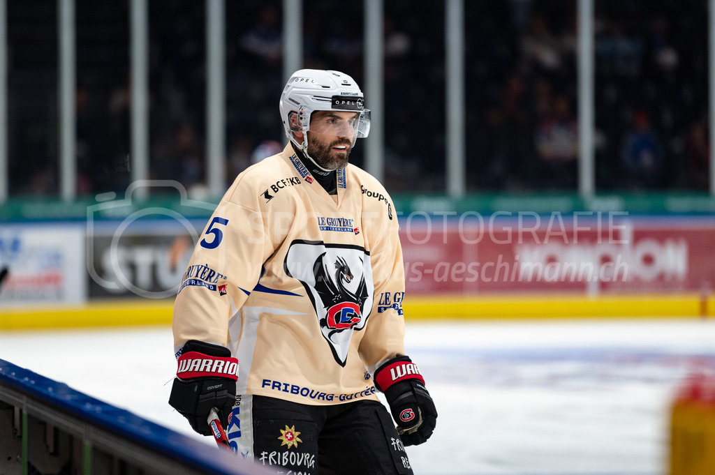 Swiss National League: Semifinals Game 4: ZSC Lions - Fribourg-Gotteron | 14.04.2022, Zürich, Hallenstadion, Swiss National League: Semifinals Game 4: ZSC Lions - Fribourg-Gotteron, #5 Philippe Furrer (Fribourg). - Realisiert mit Pictrs.com