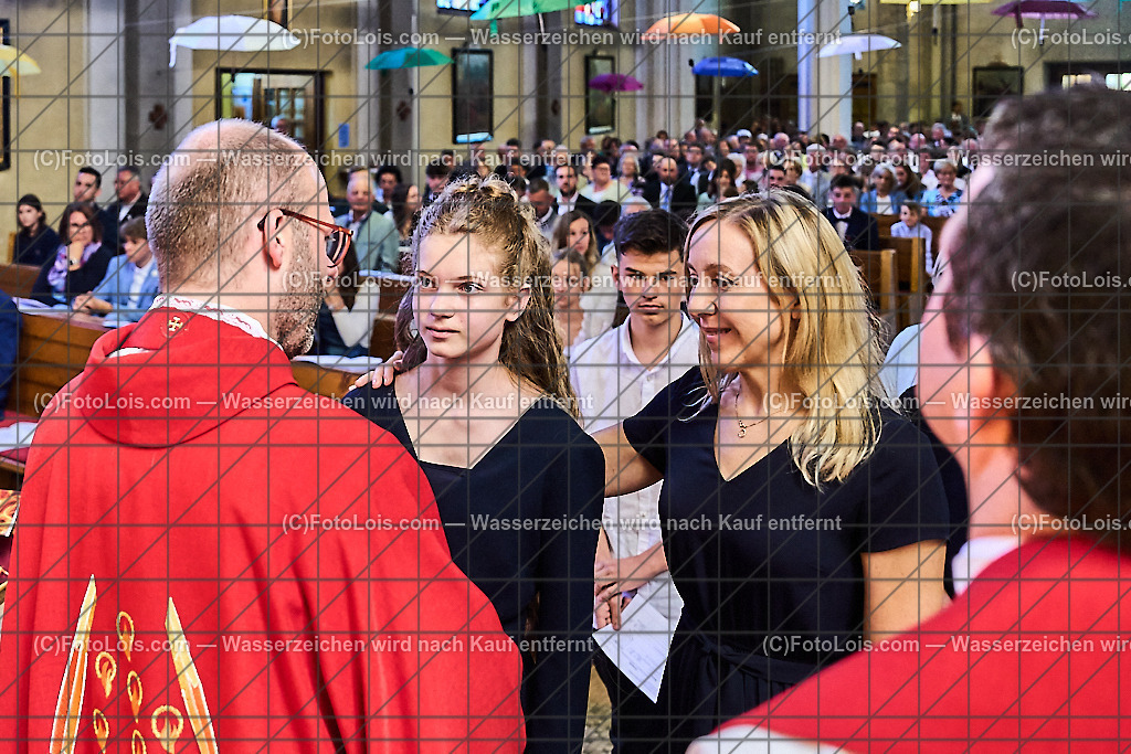 ALP1181_PfarrFirmung Wieselburg_Firmvorgang | (C)FotoLois.com, Alois Spandl, Firmung in der Pfarrkirche Wieselburg mit Generalvikar Dr. Christoph Weiss, Dechant Pfarrer Daniel Kostrzycki und Monignore Franz Dammerer, Sa 15. Juni 2024.