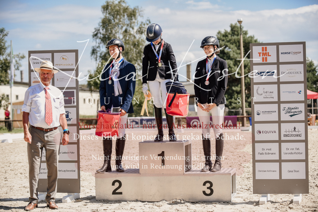 DSC_8865 | Pferde- und Turnierfotografie in Westsachsen. Pferdeportraits, Auftragszeichnungen und intuitive Kunst.