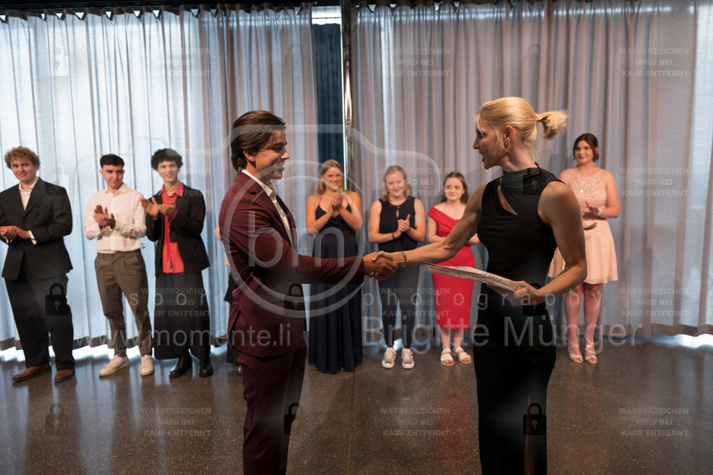 FeusiDiplomfeier_R6OO2973 | Brigitte Münger / bmsportphotography - Realisiert mit Pictrs.com