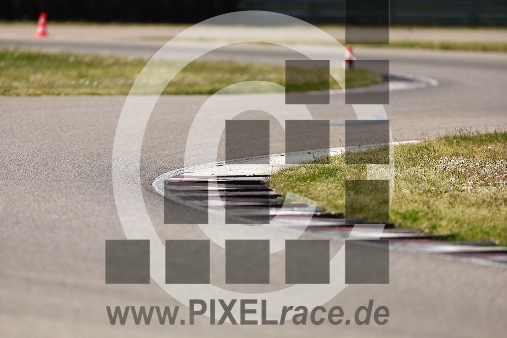 social-20260426_02082 | Schöne Erinnerungen an spannende Momente - das festzuhalten ist unser Job. PIXELrace.de ist seit 2003 auf den Rennstrecken Europas unterwegs um die Action draußen beim Fahren und die wunderbare Stimmung imm Fahrerlager für euch einzufangen.