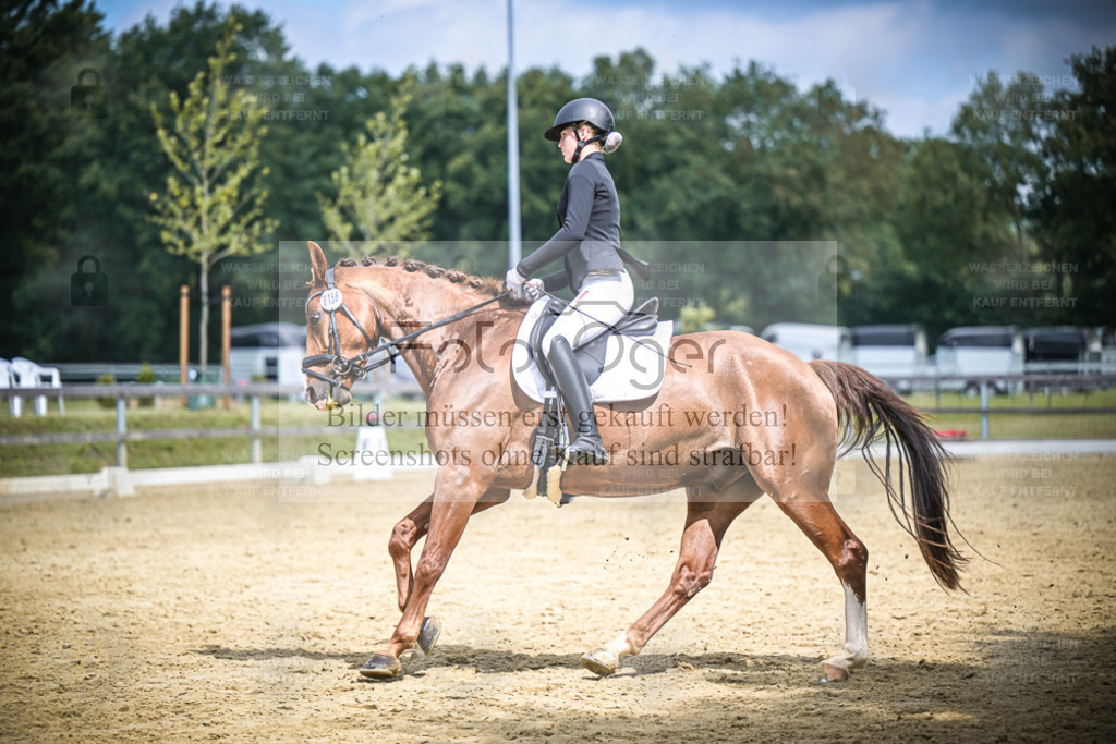 DOS_5976 | Entdecke hochwertige Reitturnierfotos von Foto Oger. Professionell, emotional und authentisch – jetzt Lieblingsmomente im Shop bestellen. - Realisiert mit Pictrs.com