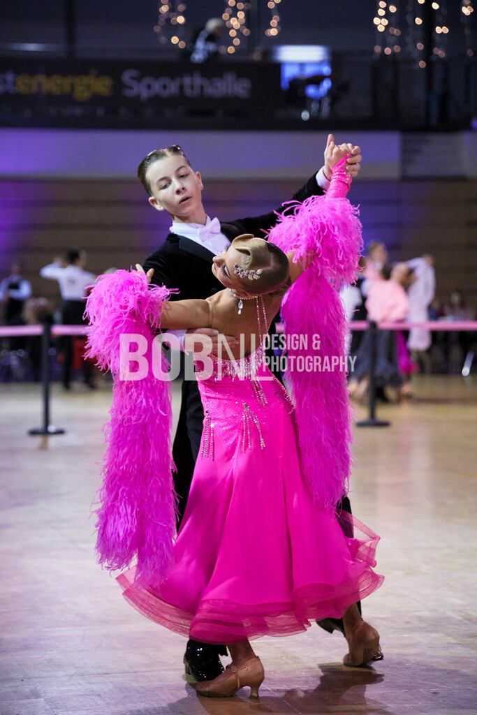 Winter Dance Festival | Mülheim a.d. Ruhr - 13.12.2025: Winter Dance Festival in Mülheim a.d. Ruhr (Westenergiehalle), Germany. Photo by: BobNL design &amp; photography  - Realisiert mit Pictrs.com