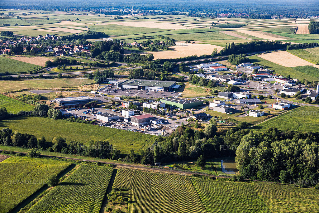 Luftbild: Gewerbegebiet Ost in Soultz-sous-Forêts im Bundesland Bas-Rhin in Frankreich. – Foto: IMG_158245.jpg vom 25.07.2026 durch Werner Riehm/FLY-FOTO.de – Auflösung des Originals: 6000 x 4000 px