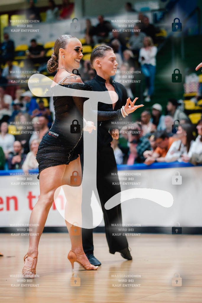 Hessen Tanzt WDSF Open Youth Latin 13th (14) Michael Bakscheev _ Julie Meck (Schwarz-Weiß-Club Pforzheim)-2025-05-17-0585 | Webshop for digital downloads and prints of dance sport, event & show photographer Julian Link - Realisiert mit Pictrs.com