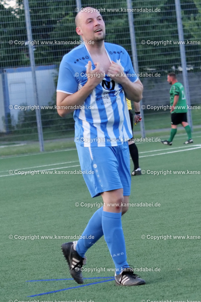 Fußball Kreispokal 25/26 Ü 32 : Spiel um Platz 3 : SV 08/29 Friedrichsfeld - SV Ringenberg AH  2 : 1 | Fußball Kreispokal 25/26 Ü 32 : Spiel um Platz 3 : SV 08/29 Friedrichsfeld - SV Ringenberg AH  2 : 1Spielort : Voerde Friedrichsfeld - Realisiert mit Pictrs.com