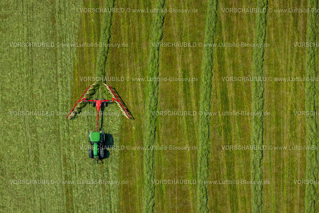 Schmallenberg230505990 | Luftbild, Landwirtschaftliche Feldarbeit mit Traktior, Dorlar, Schmallenberg, Sauerland, Nordrhein-Westfalen, Deutschland
