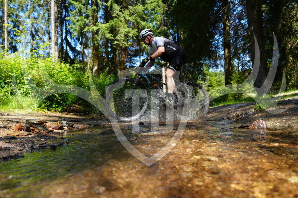 FC605298 | Fotogalerie der Treibjagd im Dunkelwald - Dein MTB Etappenrennen im Erzgebirge - Realisiert mit Pictrs.com