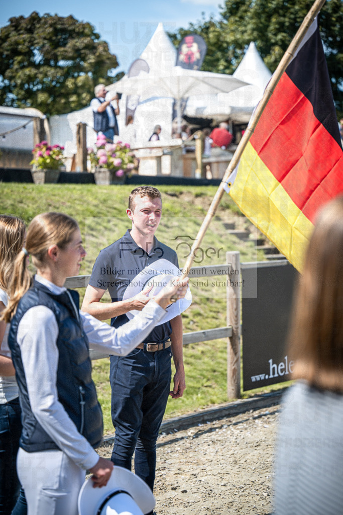 DOS_2816 | Entdecke hochwertige Reitturnierfotos von Foto Oger. Professionell, emotional und authentisch – jetzt Lieblingsmomente im Shop bestellen.Deutschlandweite Turnierfotografie. - Realisiert mit Pictrs.com