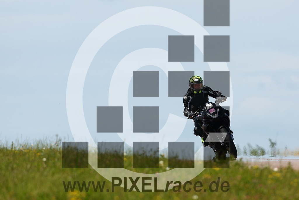 0252-20260606_02434 | Schöne Erinnerungen an spannende Momente - das festzuhalten ist unser Job. PIXELrace.de ist seit 2003 auf den Rennstrecken Europas unterwegs um die Action draußen beim Fahren und die wunderbare Stimmung imm Fahrerlager für euch einzufangen.