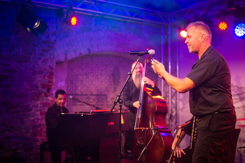 Tango meets Cuba | Tango meets Cuba mit den Klazz Brothers & Cuba Percussion im Forte Belvedere Leisnig zum Festival Hallo Leisnig 2022. - Realisiert mit Pictrs.com