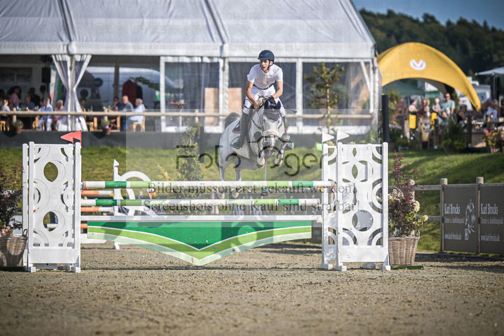 DOS_2581 | Entdecke hochwertige Reitturnierfotos von Foto Oger. Professionell, emotional und authentisch – jetzt Lieblingsmomente im Shop bestellen.Deutschlandweite Turnierfotografie. - Realisiert mit Pictrs.com