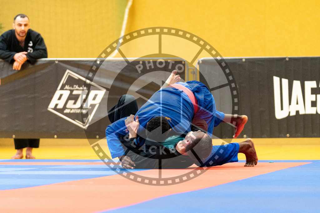 20231118PBB10557 | Fighters compete during the AJP Tour 600 Frankfurt Championship in Frankfurt/Main, Germany, on November 18, 2023.
