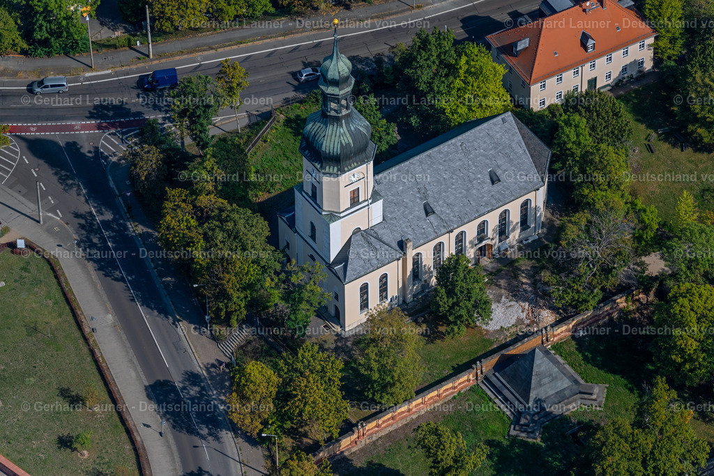 4041152 | LEIPZIG 15.09.2020 Kirchengebäude an der Zeumerstraße im Ortsteil Abtnaundorf in Leipzig im Bundesland Sachsen, Deutschland. // Church building on Zeumerstrasse in the district Abtnaundorf in Leipzig in the state Saxony, Germany. Foto: Gerhard Launer
