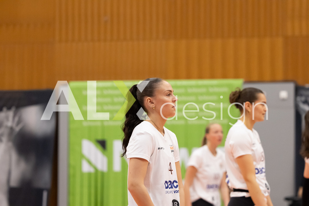 Volleyball I Frauen I Saison 2025-2026 I Volleyball NLA | Women I  Playoffs Finals 1/5 I viteos NUC - VC Kanti Schaffhausen I 06.04.2026 | 4 Sara Milz (CH) (Viteos NUC) – Zuspiel - Realisiert mit Pictrs.com