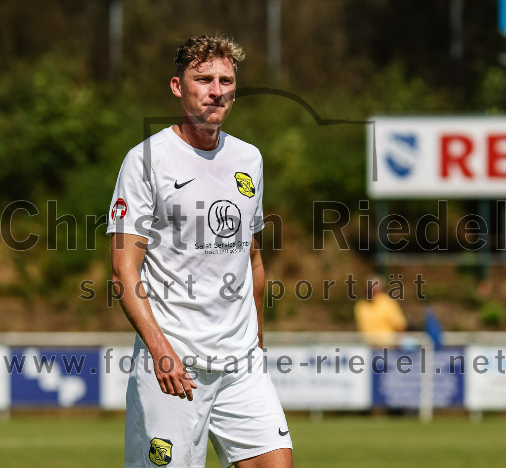 2023-07-22_133_FC_Eitting_gegen_FC_Moosinning | Eitting, Deutschland, 22.07.2023:
Fußball, Kreisliga 2023 / 2024, Testspiel, FC Eitting gegen FC Moosinning, Endergebnis: 0:4

Florian Jakob (FC Moosinning, #10)

Foto: Christian Riedel / fotografie-riedel.net