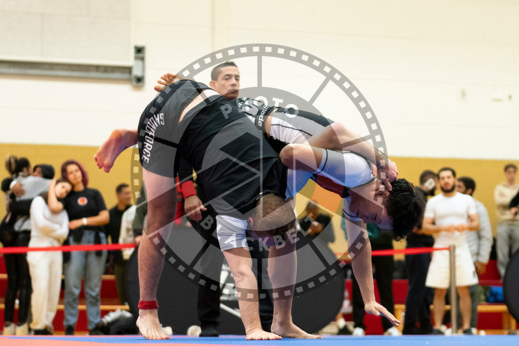 20231118PBB13935 | Fighters compete during the AJP Tour 600 Frankfurt Championship in Frankfurt/Main, Germany, on November 18, 2023.