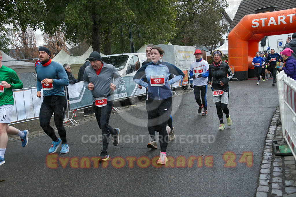251130_1144_EX1_8597 | Sportfotografie im Rhein-Sieg Kreis, Köln, Bonn, NRW, Rheinland Pfalz, Hessen, etc. Unser Tätigkeitsfeld umfasst den Laufsport vom Volkslauf über den Marathon, Duathlon, Triathon bis zum Ultralauf wie Kölnpfad Ultra oder Schindertrail.