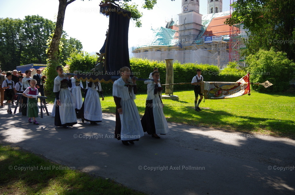 IMGP6648 | fotografiert von Axel PollmannLeonhardi Wallfahrt Benediktbeuern und Murnau, Fronleichnam, Fasching, Landschaft im Loisachtal und Benediktbeuern  - Realisiert mit Pictrs.com