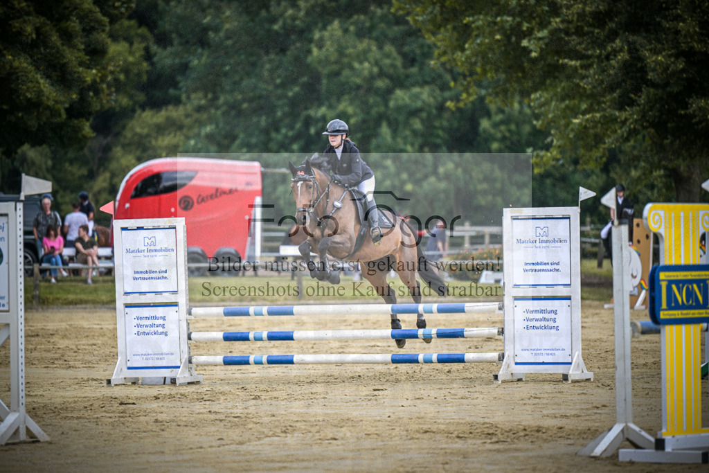 DOS_7682 | Entdecke hochwertige Reitturnierfotos von Foto Oger. Professionell, emotional und authentisch – jetzt Lieblingsmomente im Shop bestellen.Deutschlandweite Turnierfotografie. - Realisiert mit Pictrs.com