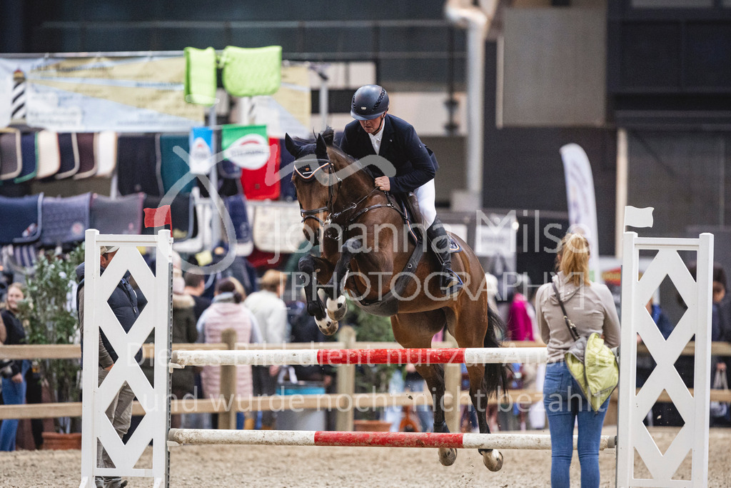 241102_Oldenburg_FinaleWaldbach-100 | Deine schönsten Turniermomente als professionelle Fotos! Entdecke hochwertige Pferdesport-Fotografie im Online-Shop. Jetzt Fotos finden & bestellen!