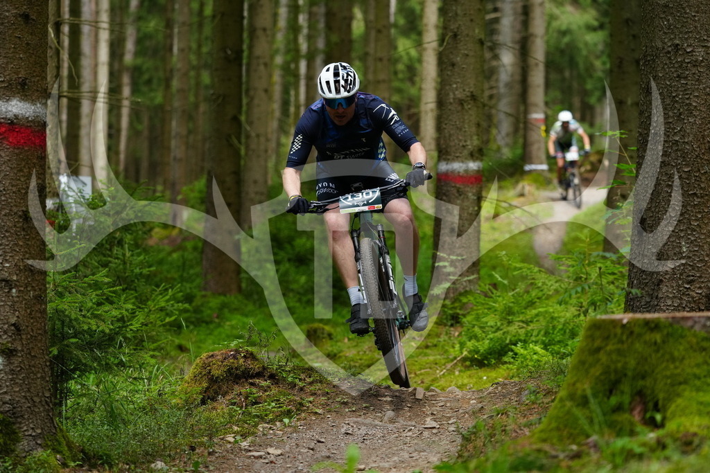 FC100198 | Fotogalerie der Treibjagd im Dunkelwald - Dein MTB Etappenrennen im Erzgebirge - Realisiert mit Pictrs.com