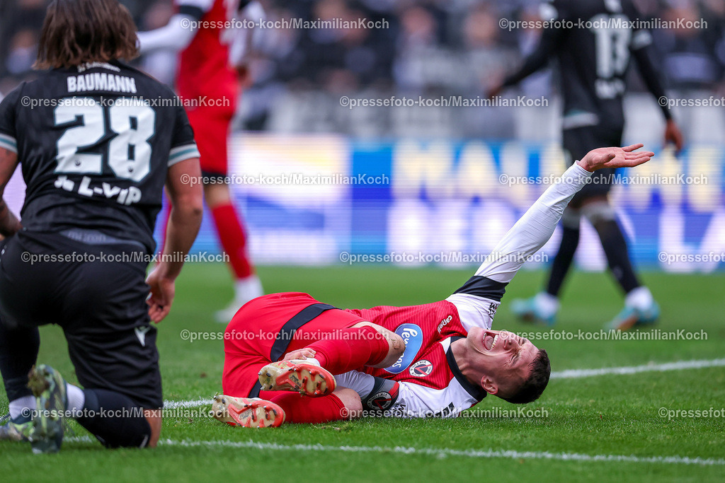 FCVK21122401030 | 21.12.2024, Fußball, FC Viktoria Köln – SV Sandhausen, 3.Liga, Sportpark Höhenberg, Saison 2024 2025: Christoph Greger (Viktoria Köln #15) liegt mit Schmerzen auf dem SpielfeldDFB regulations prohibit any use of photographs as image sequences and or quasi-video.