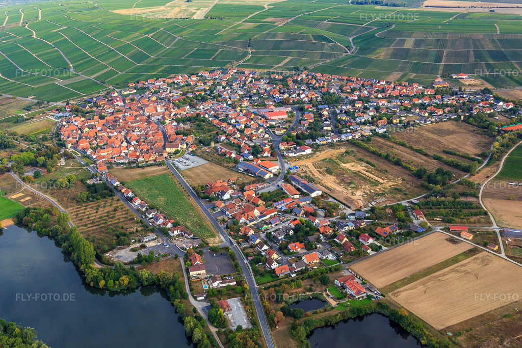 Luftbild: Ortsansicht aus Süden in Sommerach im Bundesland Bayern in Deutschland. Foto: IMG_111245.jpg vom 09.09.2018 durch Werner Riehm/FLY-FOTO.de