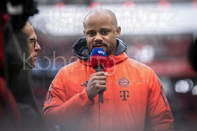 German Bundesliga, Bayer 04 Leverkusen vs. FC Bayern München, 14.03.2026 | LEVERKUSEN, GERMANY - MARCH 14:  Vincent Kompany (Head Coach FC Bayern Muenchen) before the German Bundesliga match on gameday 26 between Bayer 04 Leverkusen vs. FC Bayern München at BayArena on March 14, 2026 in Leverkusen, Germany. DFL REGULATIONS PROHIBIT ANY USE OF PHOTOGRAPHS AS IMAGE SEQUENCES AND/OR QUASI-VIDEO.