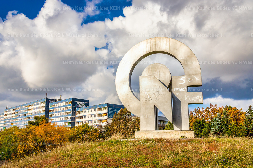 Magdeburg Stahlskulptur Stadtteilinitialen NF von Karina Schade Neustädter Feld-2 | Stahlskulptur Neustädter Feld Stadtteilinitialien NF - Realisiert mit Pictrs.com