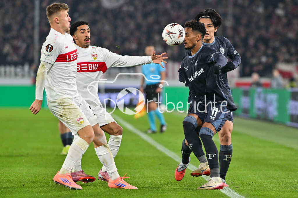VfB Stuttgart - Feyenoord Rotterdam | STUTTGART, DEUTSCHLAND - 6. NOVEMBER: v. l. Finn JELTSCH (VfB Stuttgart 29), Tiago TOMAS (VfB Stuttgart 8), Goncalo BORGES (Feyenoord Rotterdam 11) und Ayase UEDA (Feyenoord Rotterdam 9) beim Ligaspiel zwischen dem VfB Stuttgart und Feyenoord Rotterdam am 4. Spieltag der Europa League in der MHP-Arena am 06.11.2025