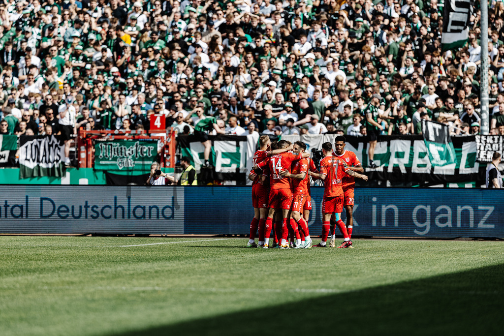 3. Liga, Saison 2023/24, 32. Spieltag: SC Preußen Münster - Jahn Regensburg | Münster, 06.04.2024: 3. Liga, 32. Spieltag, SC Preußen Münster gegen Jahn Regensburg im LVM-Preußenstadion in Münster. Foto: sportfotografie.ms | Markus Paletta - Realisiert mit Pictrs.com