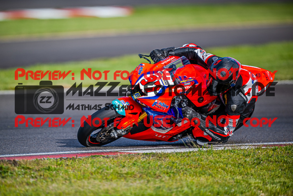 MaZZes_FotoMatrix_220506_93324 | Fotograf Mathias Schmid
Sportfotograf,
Eventfotograf,
Hochzeitsfotograf,
Portraitfotograf