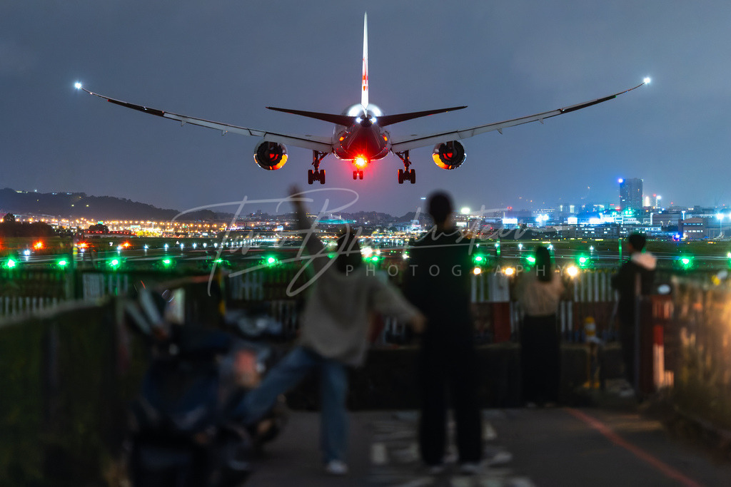 20241207 mit Weißabgleich | Buy high-quality aviation and travel photography prints by professional photographer Timo Breidenstein. Authentic images, professionally printed, worldwide shipping. - Realisiert mit Pictrs.com