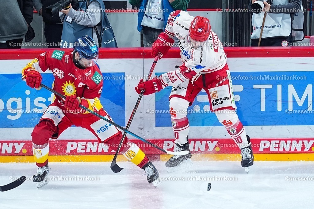 xYDRx20022601005 | 20.02.2026, xydrx, Eishockey, DEL2, Düsseldorfer EG - EV Landshut, PSD Bank Dome Düsseldorf: Michael Clarke (Düsseldorfer EG #18) im Zweikampf gegen Julian Kornelli (EV Landshut #10)   Photo: xYannisxDreimannxPressefotoKochx