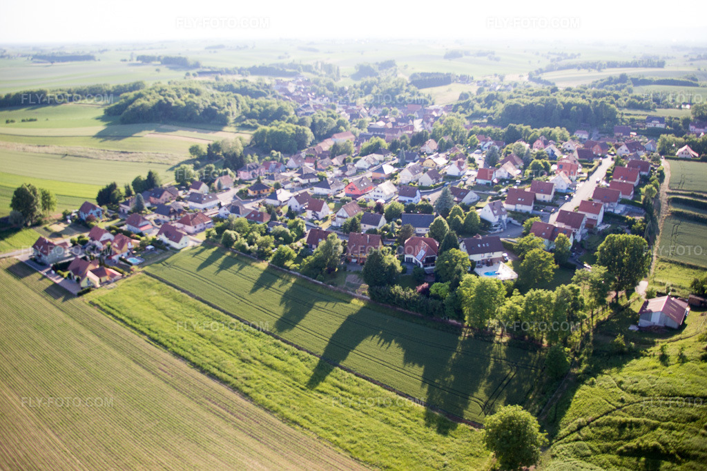 Aerial view: View of the town in Neewiller-près-Lauterbourg in the state Bas-Rhin, France.Photo: IMG_080166.jpg taken on 06/05/2015 by Werner Riehm/FLY-FOTO.comResolution of the original: 5472 x 3648 px