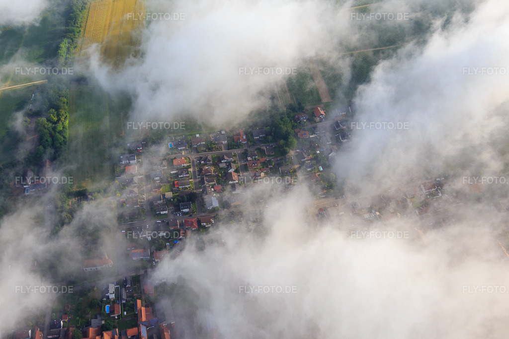 Luftbild: Wolfsgangskirche unter Wolken in Freckenfeld im Bundesland Rheinland-Pfalz in Deutschland. Foto: IMG_089974.jpg vom 26.06.2016 durch Werner Riehm/FLY-FOTO.de