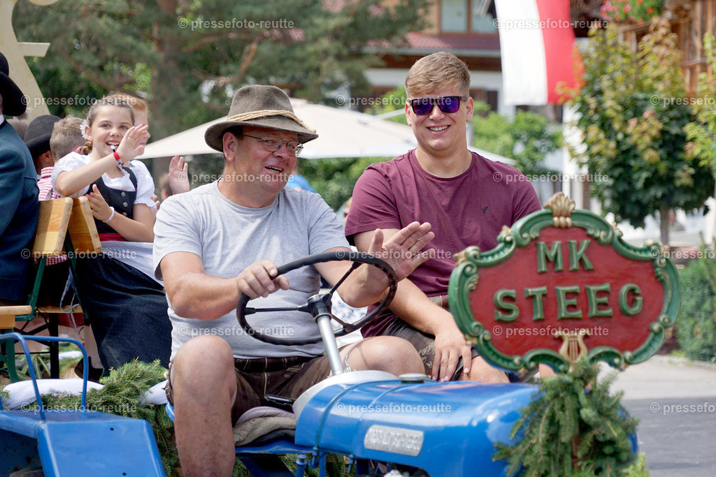 e19-news-2023-Juli23-Regimentsschuetzenfest3-Steeg-UMZUG_DORF-DSC07401 | Info aus dem Bezirk Reutte/Ausserfern Tirol sowie eine umfangreiche Bilddatenbank über die gesamte Region: Lechtal, Talkessel Reutte, Tannheimertal, Zwischentoren. Lech, Plansee, Zugspitze, Grenztunnel, B179, Fernpassstraße, Verkehr, Lawinen, Tradition, - Realisiert mit Pictrs.com