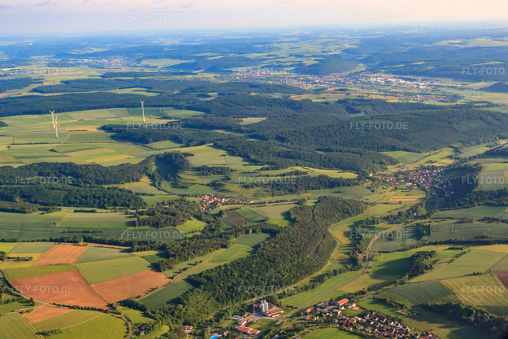 Luftbild: Ortsansicht von Nordosten im Ortsteil Unteraltertheim in Altertheim im Bundesland Bayern in Deutschland. Foto: IMG_66249.jpg vom 30.05.2014 durch Werner Riehm/FLY-FOTO.deAuflösung des Originals: 4752 x 3168 px