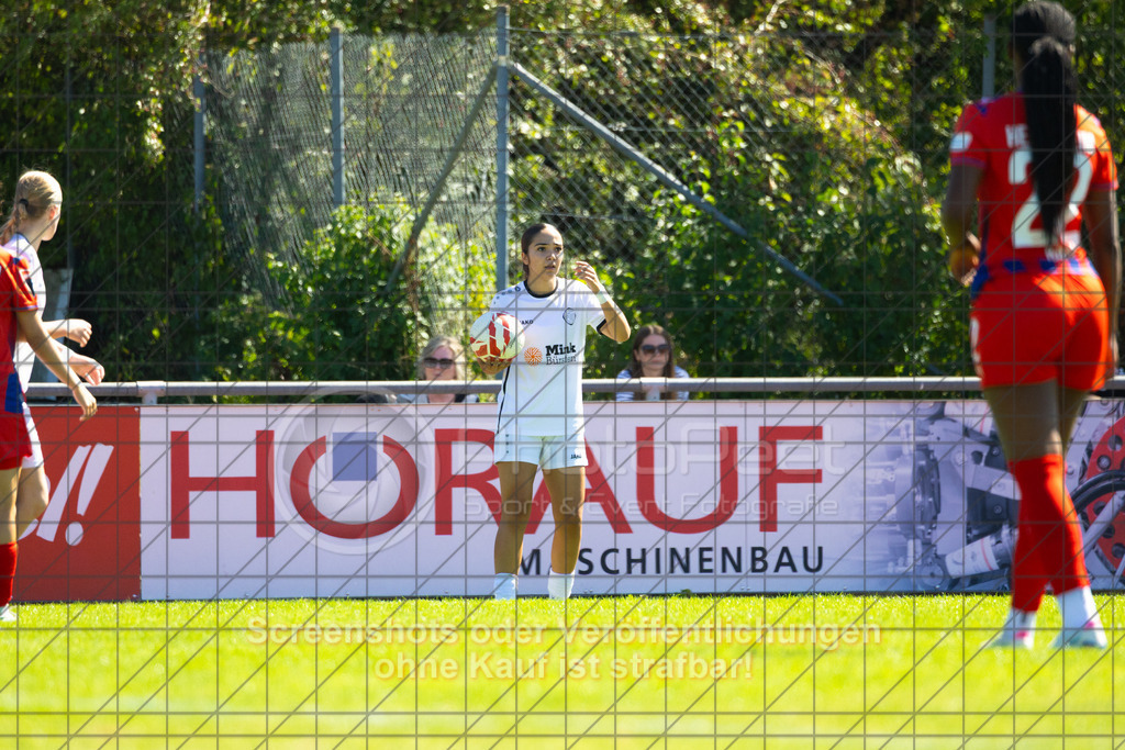 20260906_123624_0302_(c)_by_PhotoPeet | #,1.FC Donzdorf (weiß) vs. 1.FC Heidenheim 1846 (rot), Fußball, Frauen-Verbandspokal Gruppe 2, 2. Runde, Saison 2026/2027, Rasenplatz Lautertal Stadion, Süßener Straße 16, 73072 Donzdorf, 06.09.2026 - 11:00 Uhr,Foto: PhotoPeet / Sport- &amp; Eventfotografie / Peter Harich