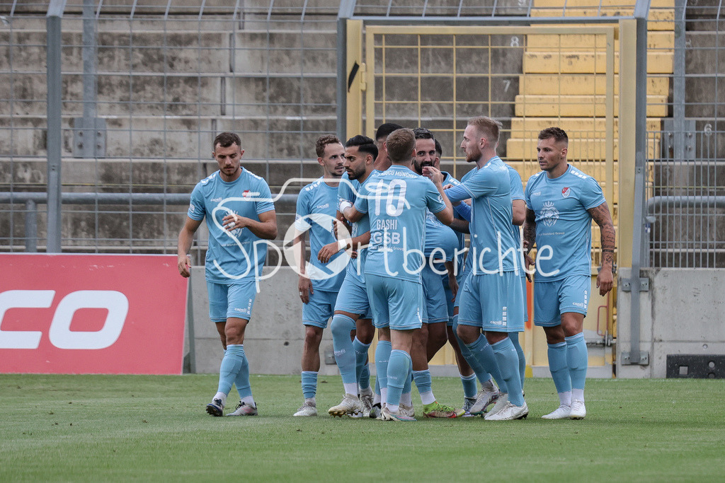 FC Bayern Amateure - Türkgücü München | Jubel der Gaeste nach dem verwandelten Elfmeter zum 0-1 durch Kevin HINGERL (TGM #8) / Tor
