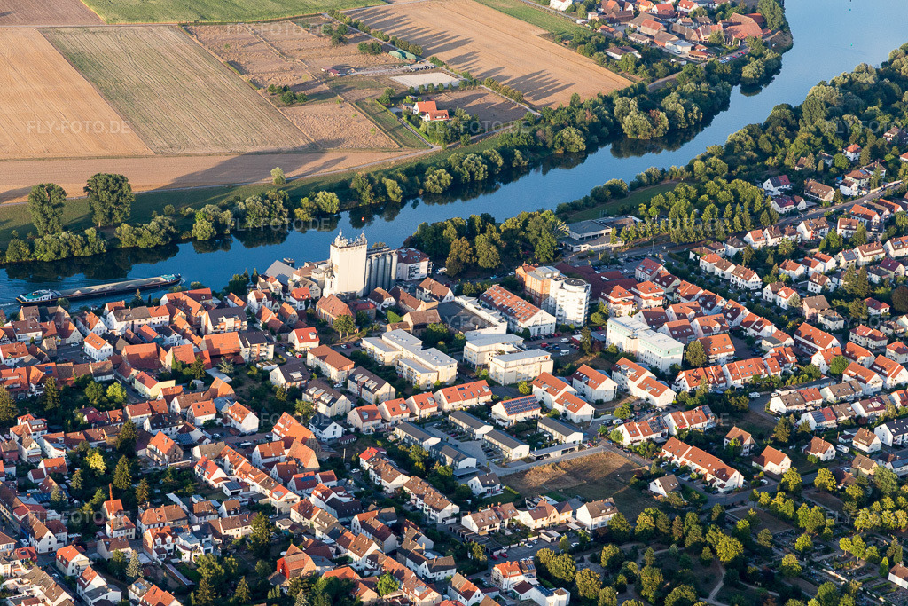 Luftbild: King Matz im Ortsteil Edingen in Edingen-Neckarhausen im Bundesland Baden-Württemberg in Deutschland. Foto: IMG_109363.jpg vom 30.07.2018 durch Werner Riehm/FLY-FOTO.de