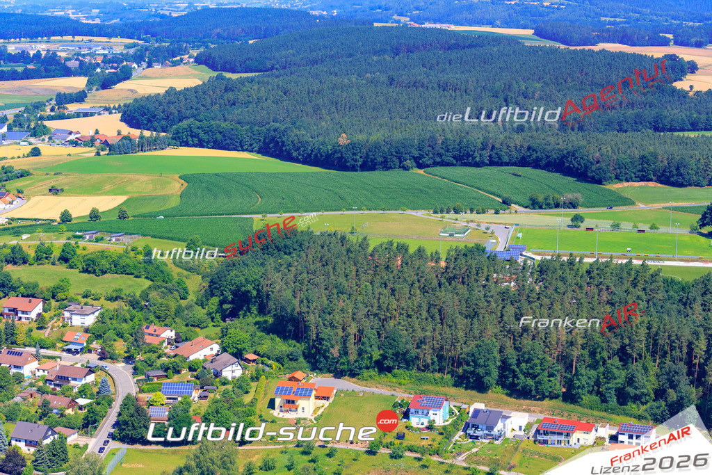 Die Luftaufnahme der Stadt Neudrossenfeld wurde 2017 vom Flugzeug heraus erstellt ( keine Drohne )- hohe Auflösung für beste Qualität