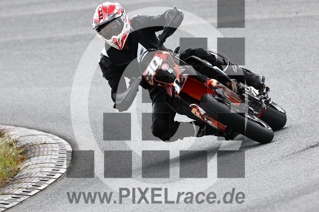 0030-20240803_03748 | Schöne Erinnerungen an spannende Momente - das festzuhalten ist unser Job. PIXELrace.de ist seit 2003 auf den Rennstrecken Europas unterwegs um die Action draußen beim Fahren und die wunderbare Stimmung imm Fahrerlager für euch einzufangen.